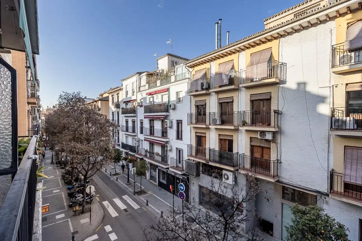 Vista exterior de Piso en venta en Granada con Terraza