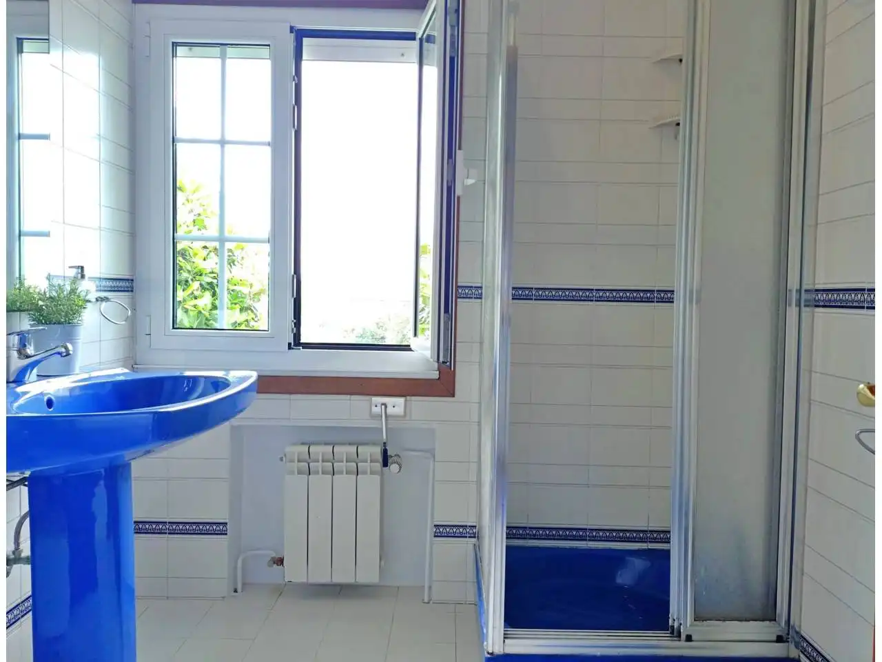 Baño de Casa o chalet en venta en Oleiros con Calefacción