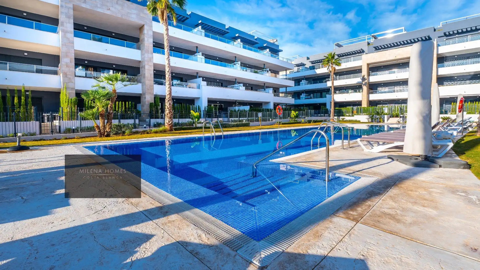 Piscina de Apartament en venda en Orihuela amb Aire condicionat, Calefacció i Jardí privat