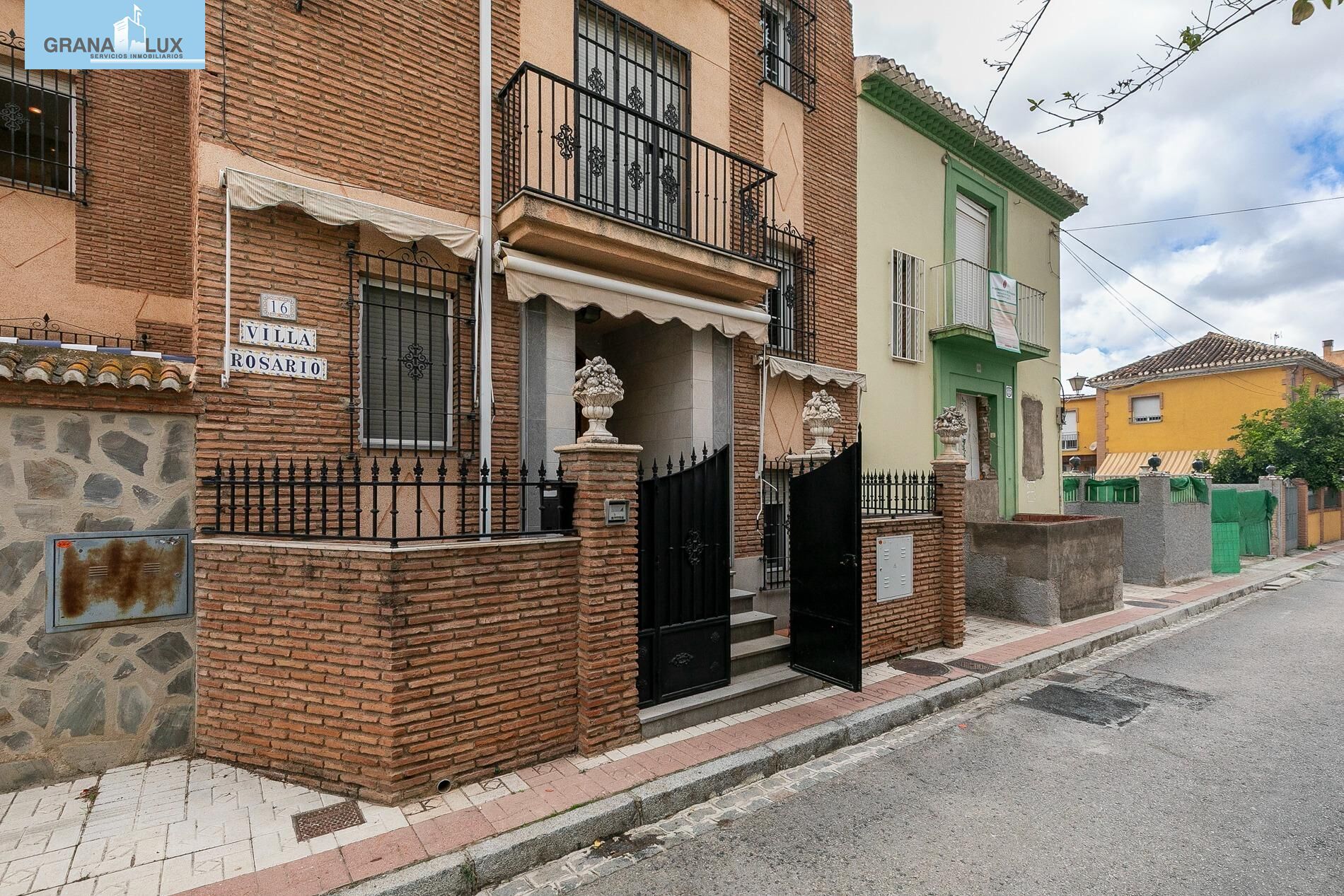 Vista exterior de Casa o chalet en venta en  Granada Capital con Calefacción, Jardín privado y Terraza