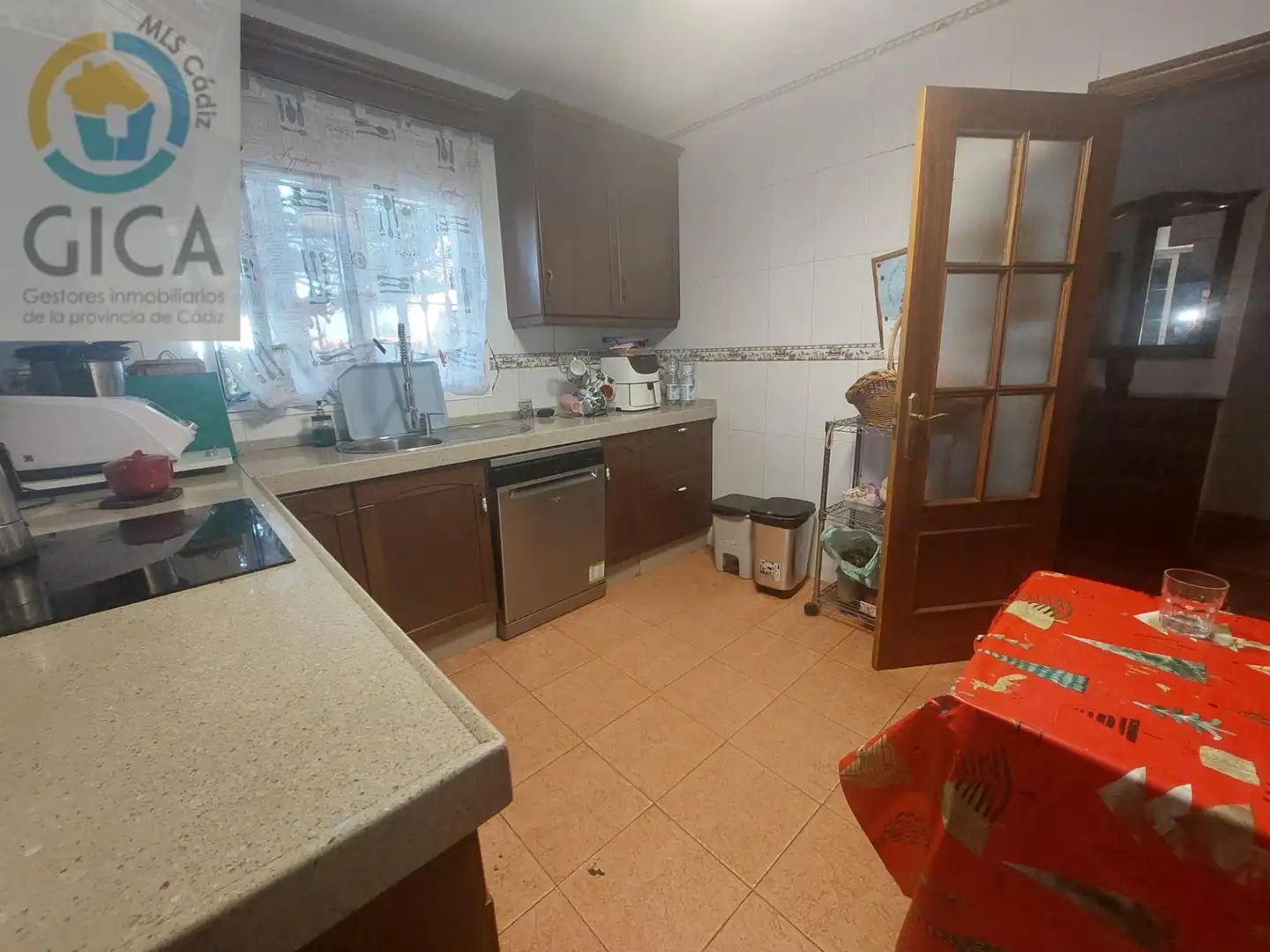 Cuina de Casa o xalet en venda en Algeciras amb Jardí privat i Traster