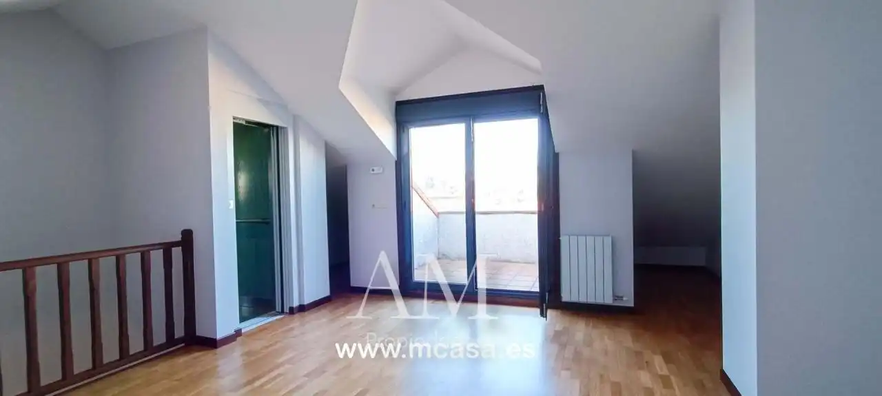 Terrassa de Casa o xalet en venda en Vigo  amb Calefacció, Jardí privat i Terrassa