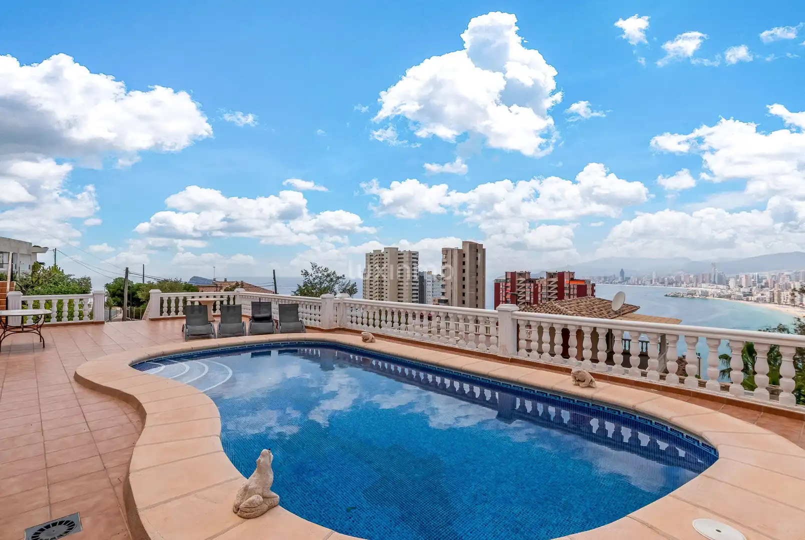 Piscina de Casa o xalet en venda en Benidorm amb Calefacció, Terrassa i Traster