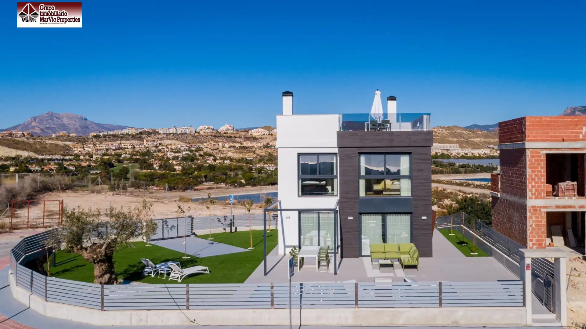 Detached house with terrace for sale in Bonalba - Cotoveta