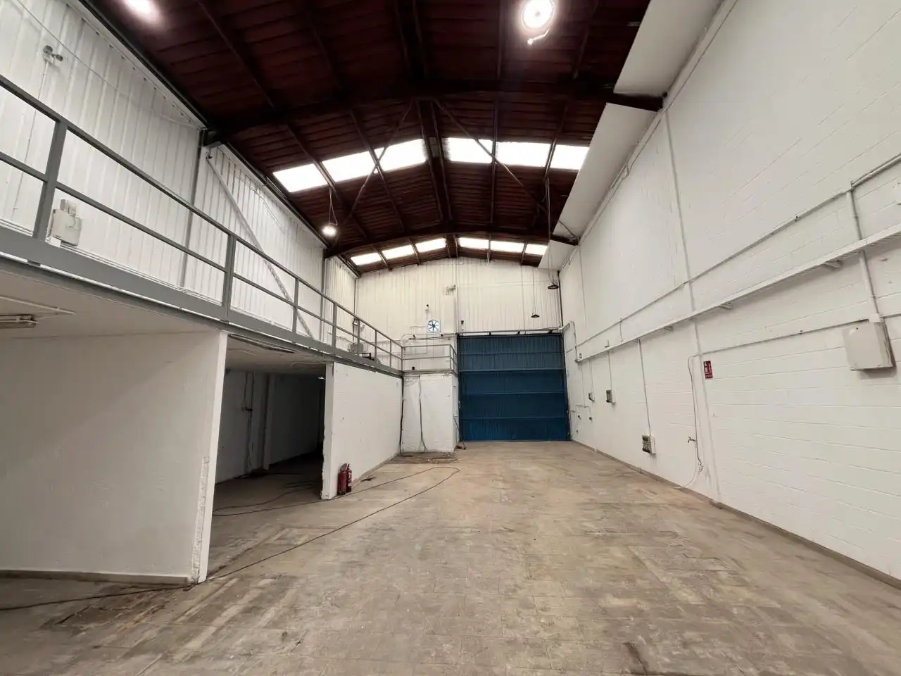 Fabrikhallen zum Verkauf in Sant Esteve Sesrovires mit Alarm