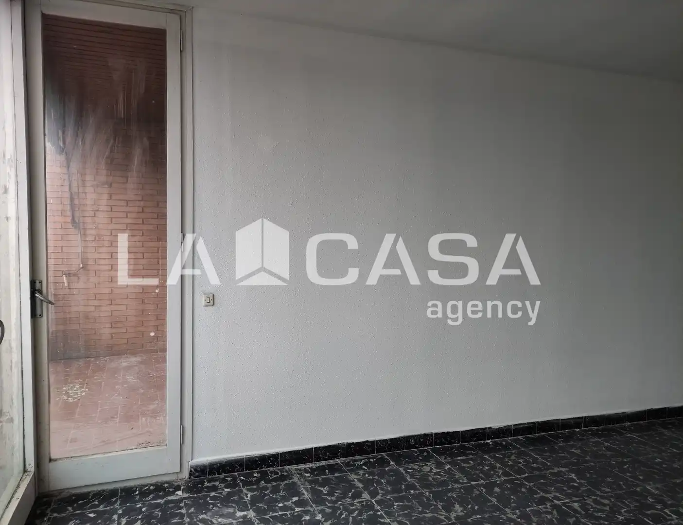 Piso en venta en Santa Coloma de Gramenet con Balcón