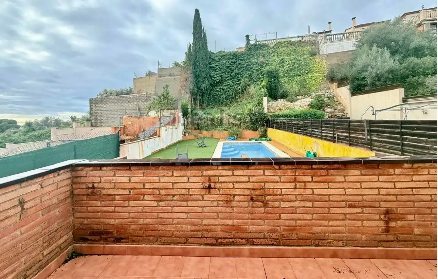 Garten von Einfamilien-Reihenhaus zum Verkauf in Calafell mit Heizung, Privatgarten und Terrasse