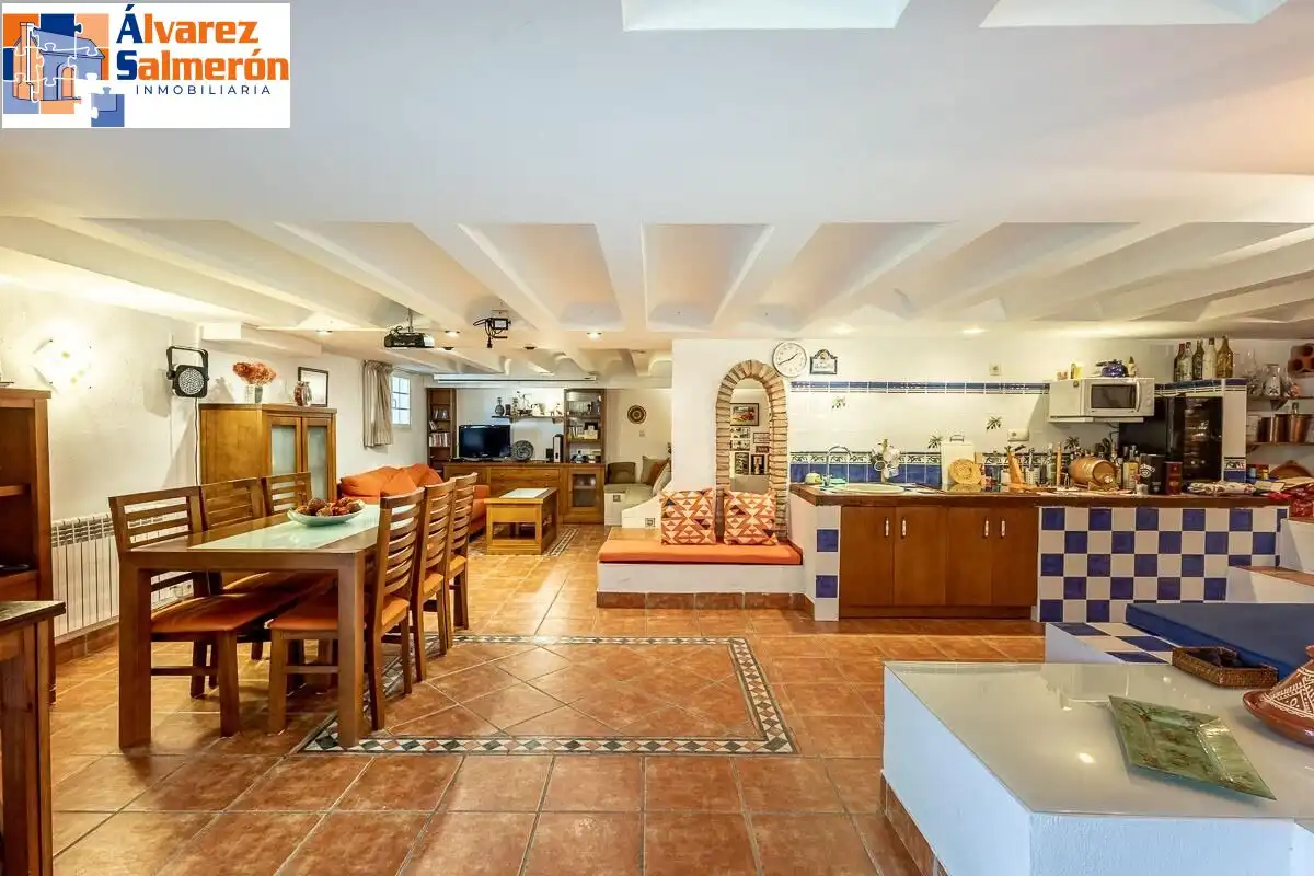 Kitchen of Houses for sale in Altos de la Zubia