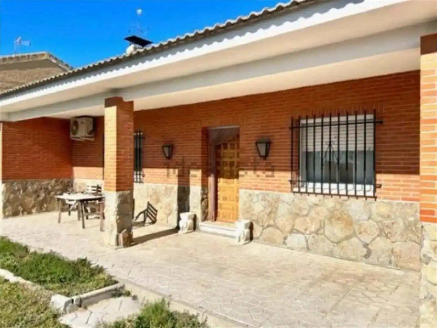 Vista exterior de Casa o xalet en venda en Illescas amb Aire condicionat i Piscina