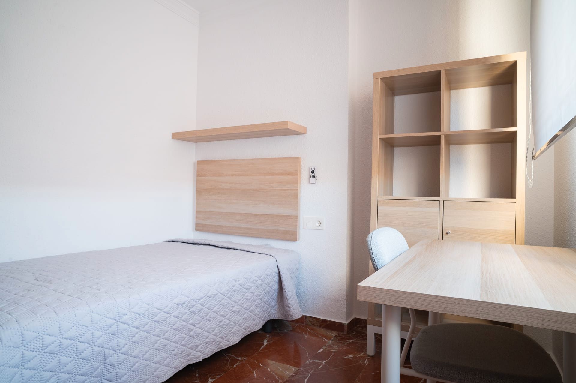 Dormitori de Pis de lloguer en  Granada Capital amb Aire condicionat, Calefacció i Forn