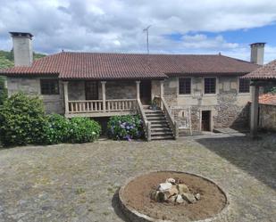 Vista exterior de Casa o xalet en venda en Lalín amb Calefacció, Jardí privat i Balcó