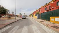 Vista exterior de Casa adosada en venda en Alcalá de Guadaira amb Aire condicionat, Terrassa i Balcó