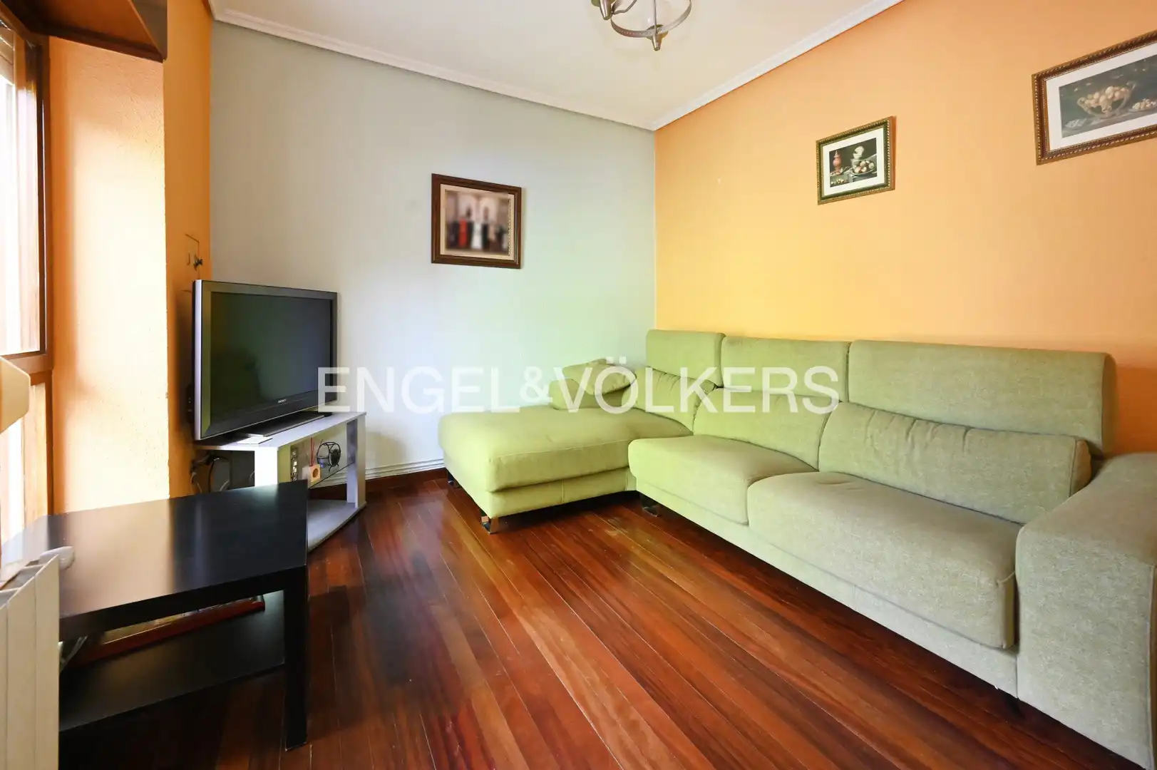 Sala de estar de Casa o chalet en venta en Corvera de Toranzo con Calefacción, Terraza y Balcón