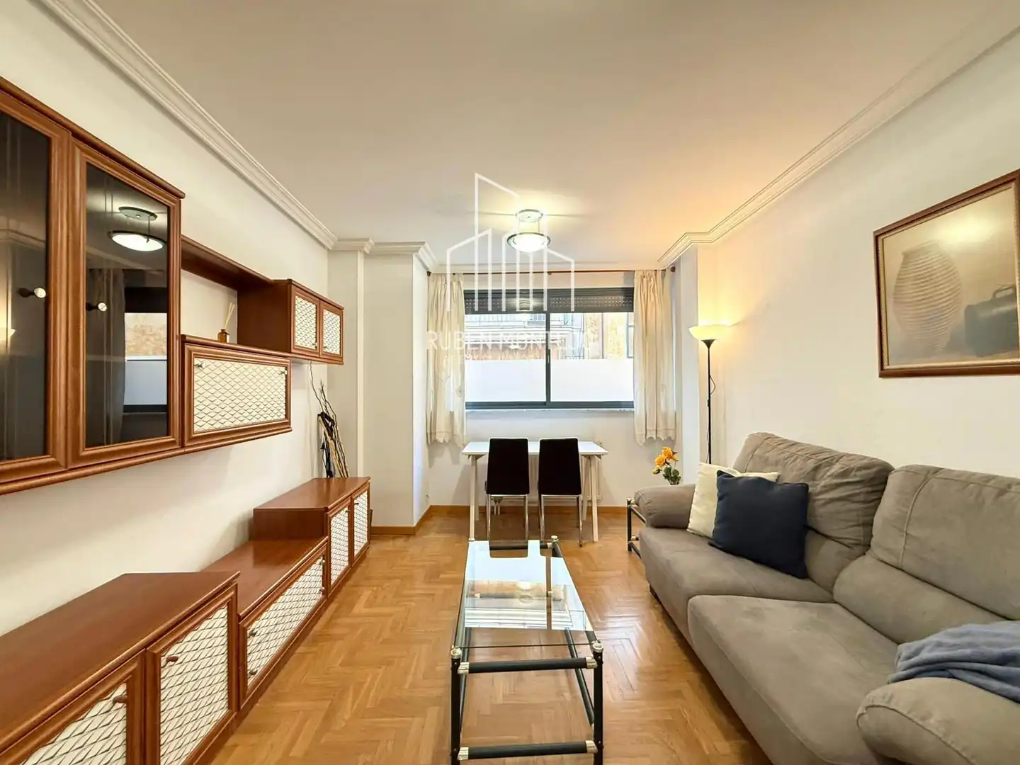 Sala d'estar de Apartament de lloguer en Salamanca amb Calefacció, Terrassa i Moblat