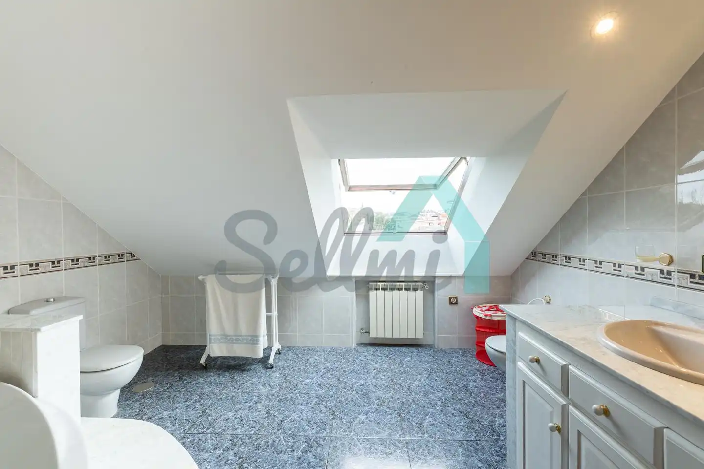 Baño de Casa adosada en venta en El Franco  con Calefacción, Jardín privado y Parquet