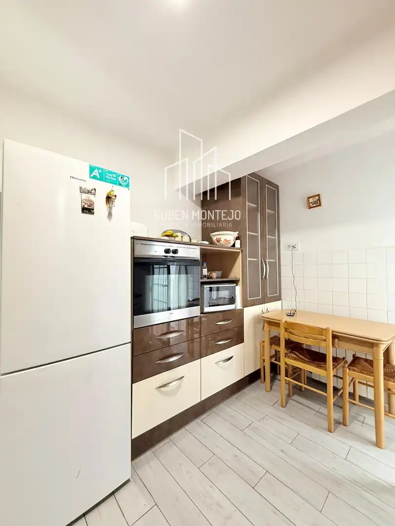 Kitchen of Flat for rent in Salamanca  with Heating, Terrace and Furnished