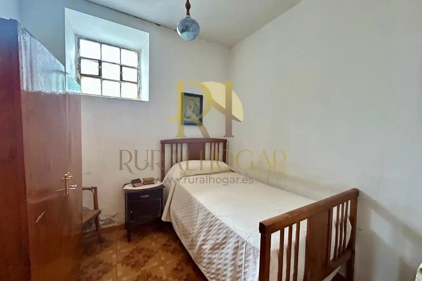 Habitación de Casa adosada en venta en Cabrillanes con Calefacción, Jardín privado y Amueblado