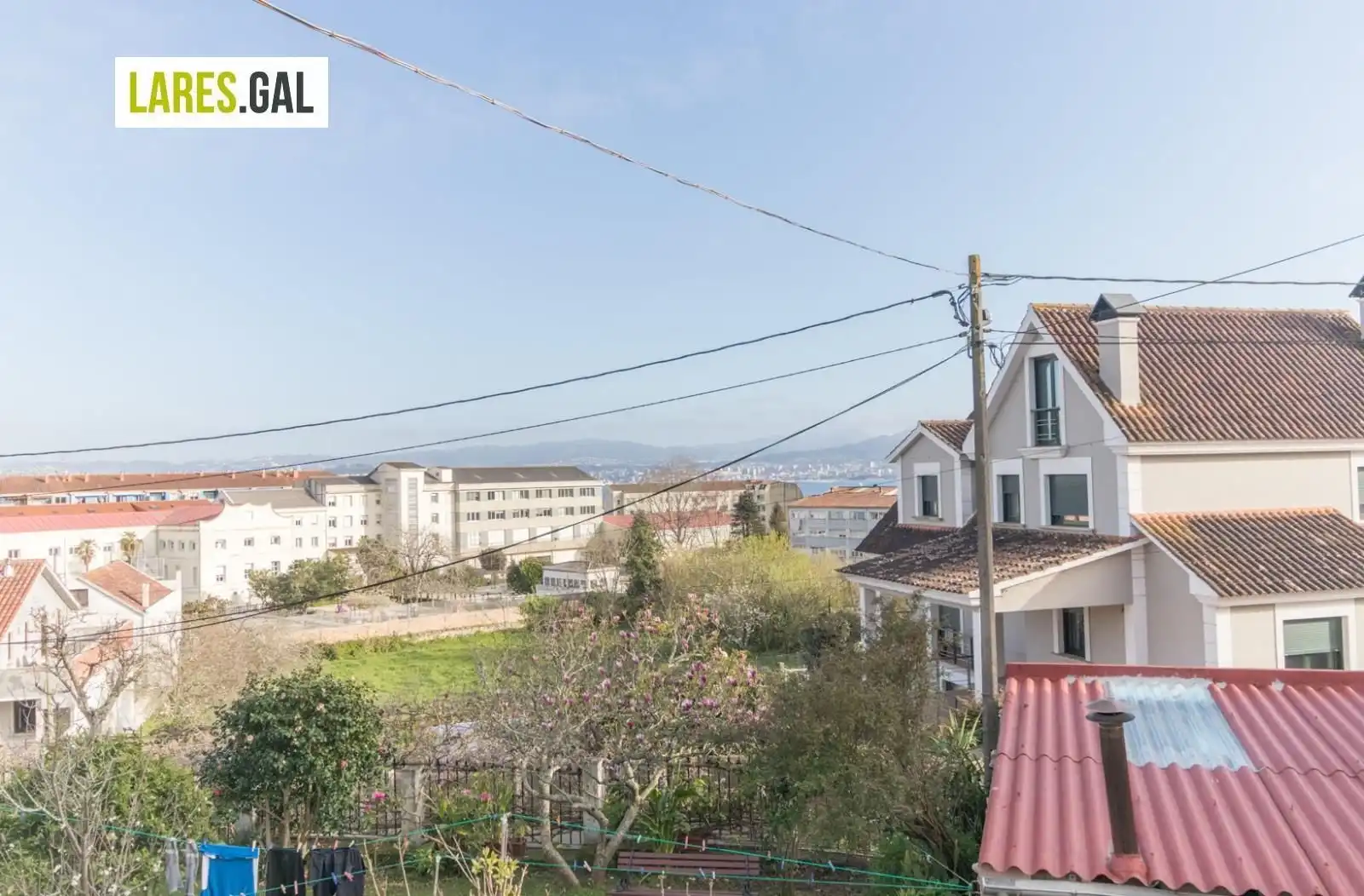 Vista exterior de Casa o xalet en venda en Cangas  amb Terrassa