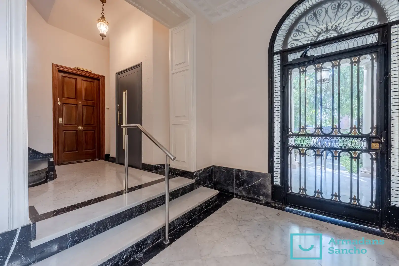Ground floor for rent in Barcelona  with Private garden and Oven