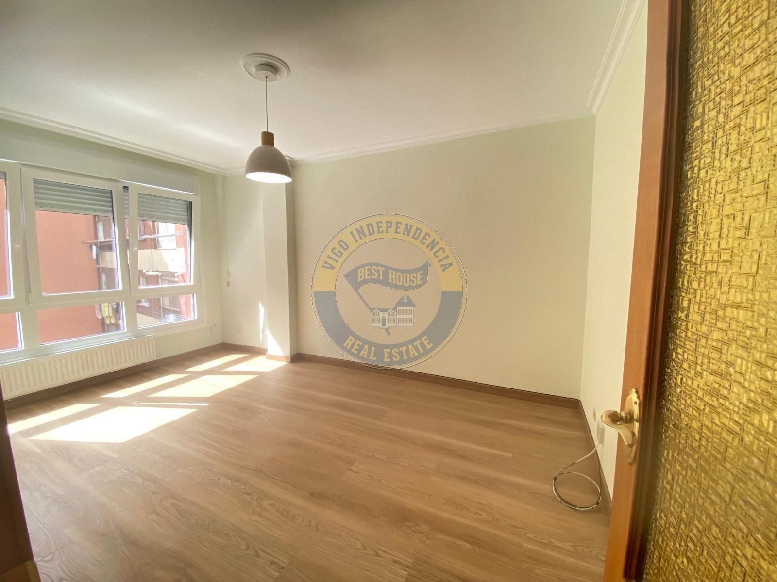 Exterior view of Flat to rent in Vigo   with Heating, Parquet flooring and Storage room