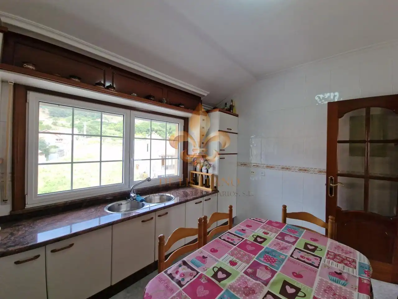 Cocina de Piso en venta en Oia con Calefacción, Terraza y Amueblado