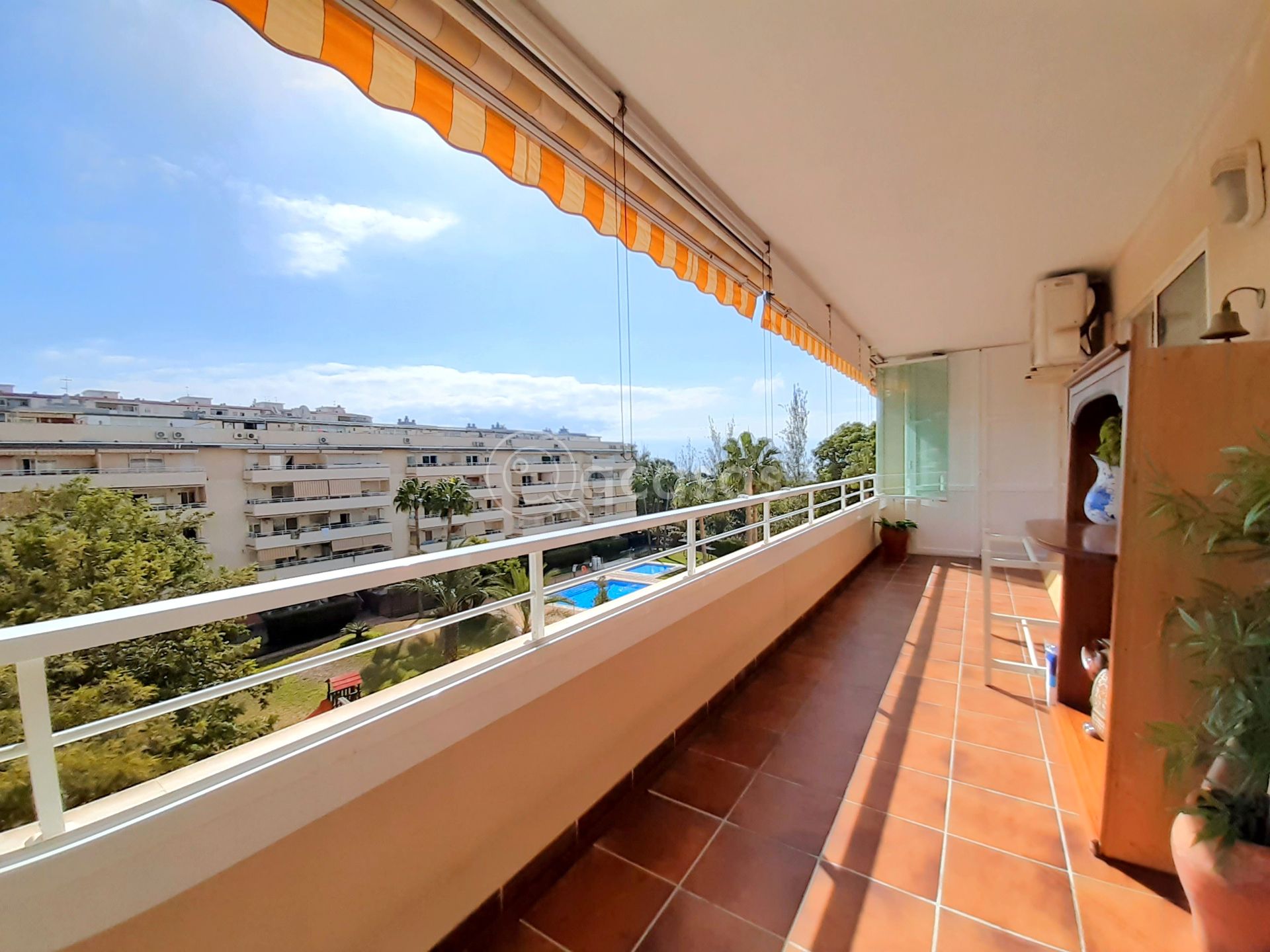 Vista exterior de Apartament en venda en Benalmádena amb Aire condicionat, Calefacció i Terrassa