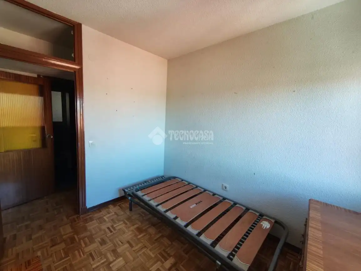 Habitación de Piso en venta en Madrid con Calefacción y Terraza
