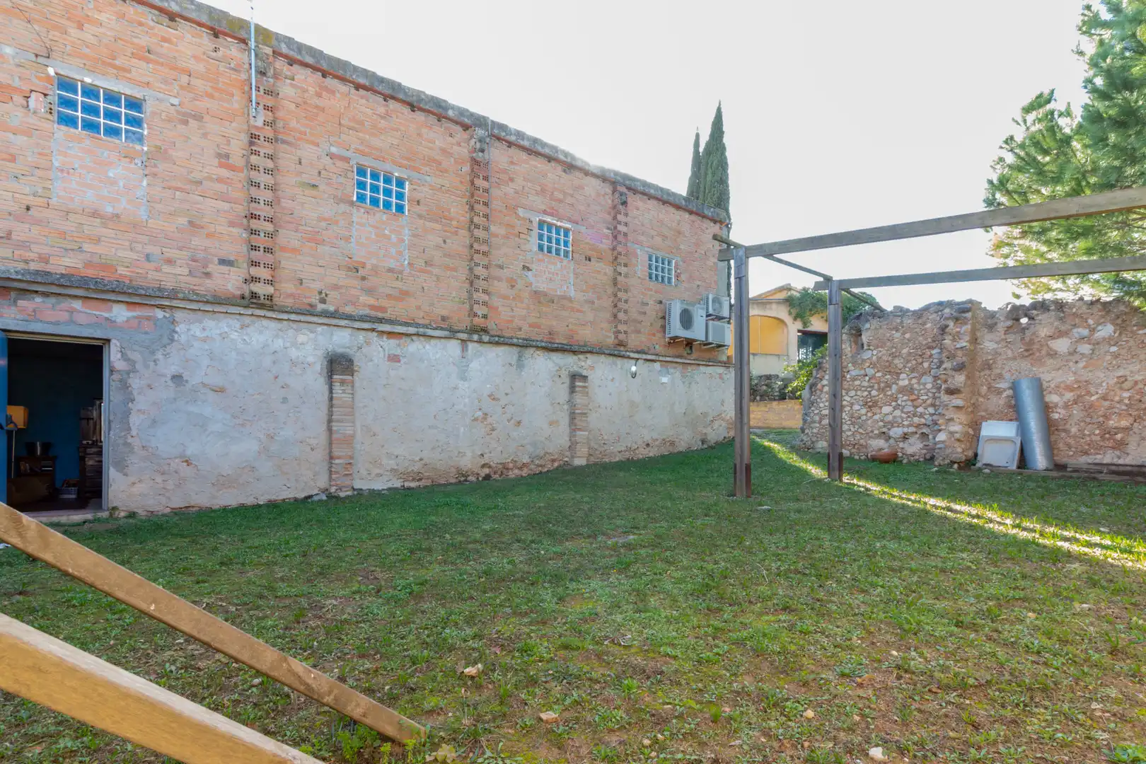 Vista exterior de Casa o xalet en venda en Subirats amb Aire condicionat, Jardí privat i Moblat
