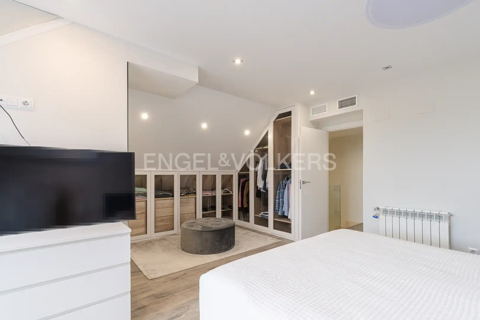 Bedroom of Attic for sale in Majadahonda  with Air Conditioner, Heating and Terrace