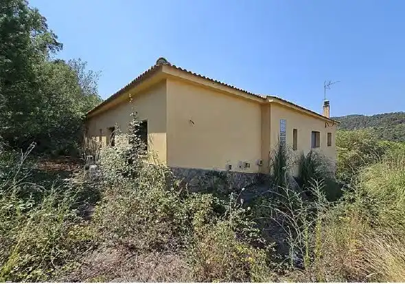 Vista exterior de Apartament en venda en Caldes de Malavella amb Jardí privat, Terrassa i Piscina