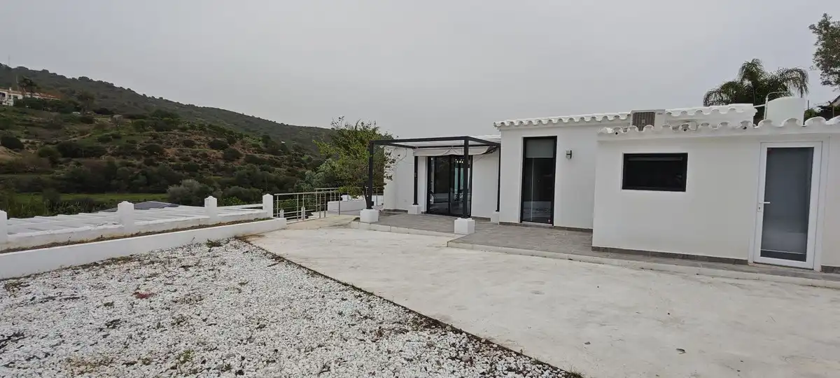 Terrassa de Casa o xalet en venda en Marbella amb Aire condicionat, Jardí privat i Piscina