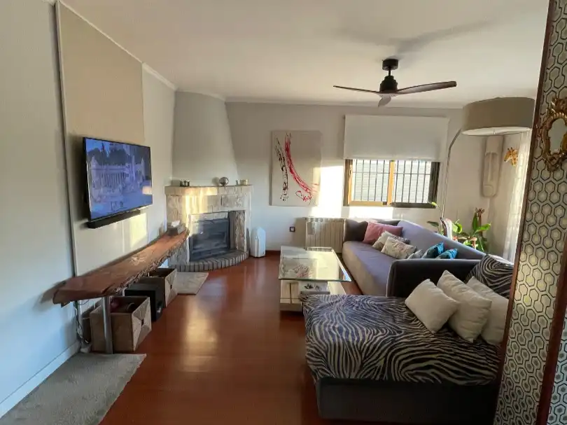 Sala d'estar de Casa o xalet en venda en Navas del Rey amb Terrassa, Piscina i Balcó