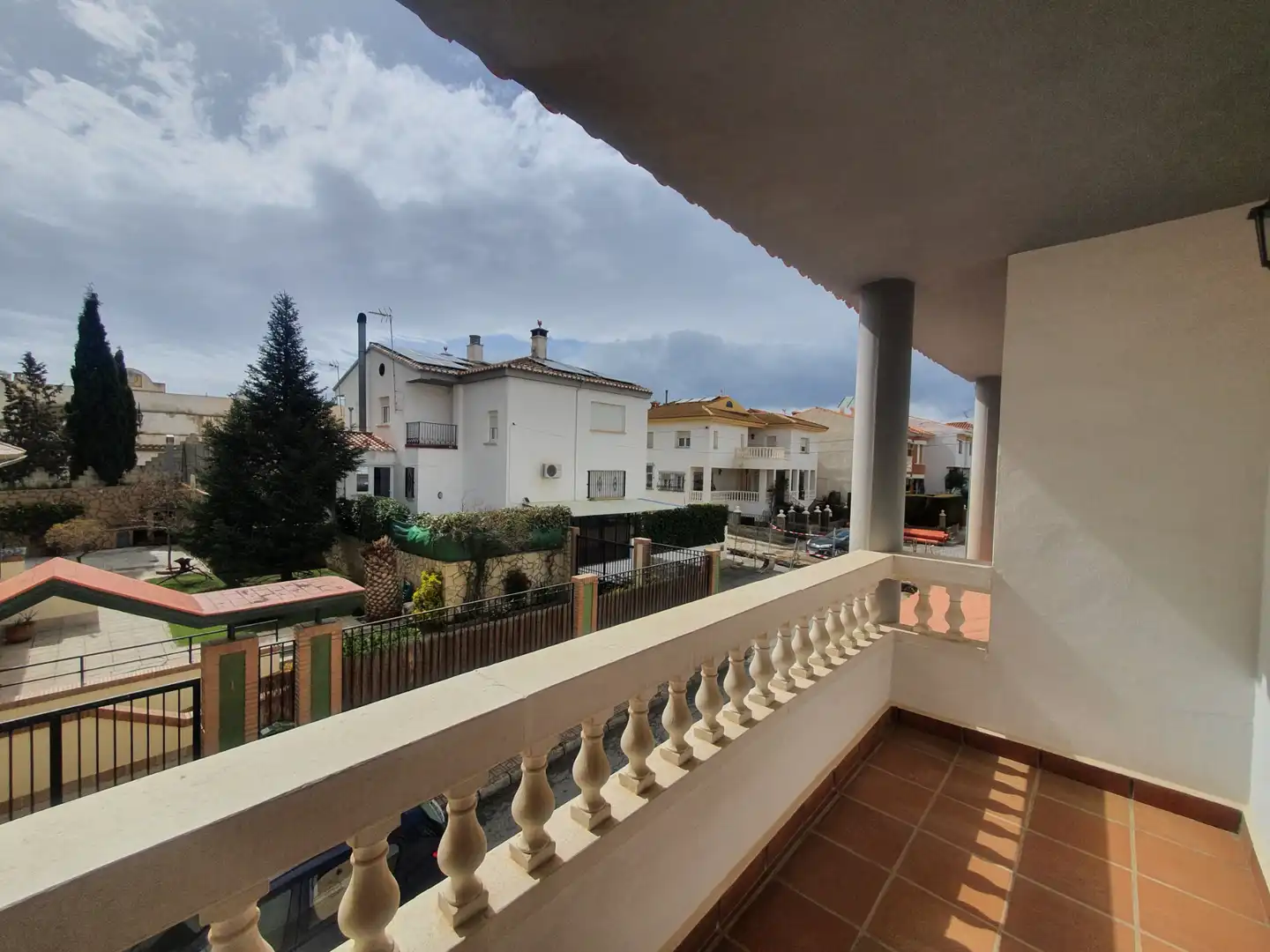 Vista exterior de Casa o xalet en venda en Guadix amb Aire condicionat, Calefacció i Terrassa