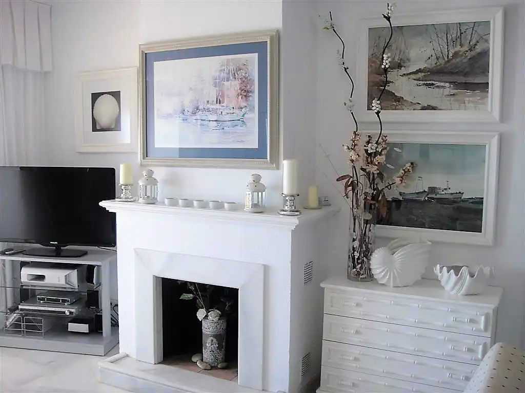 Living room of Detached homes for sale in Estepona  with Air Conditioner, Heating and Terrace
