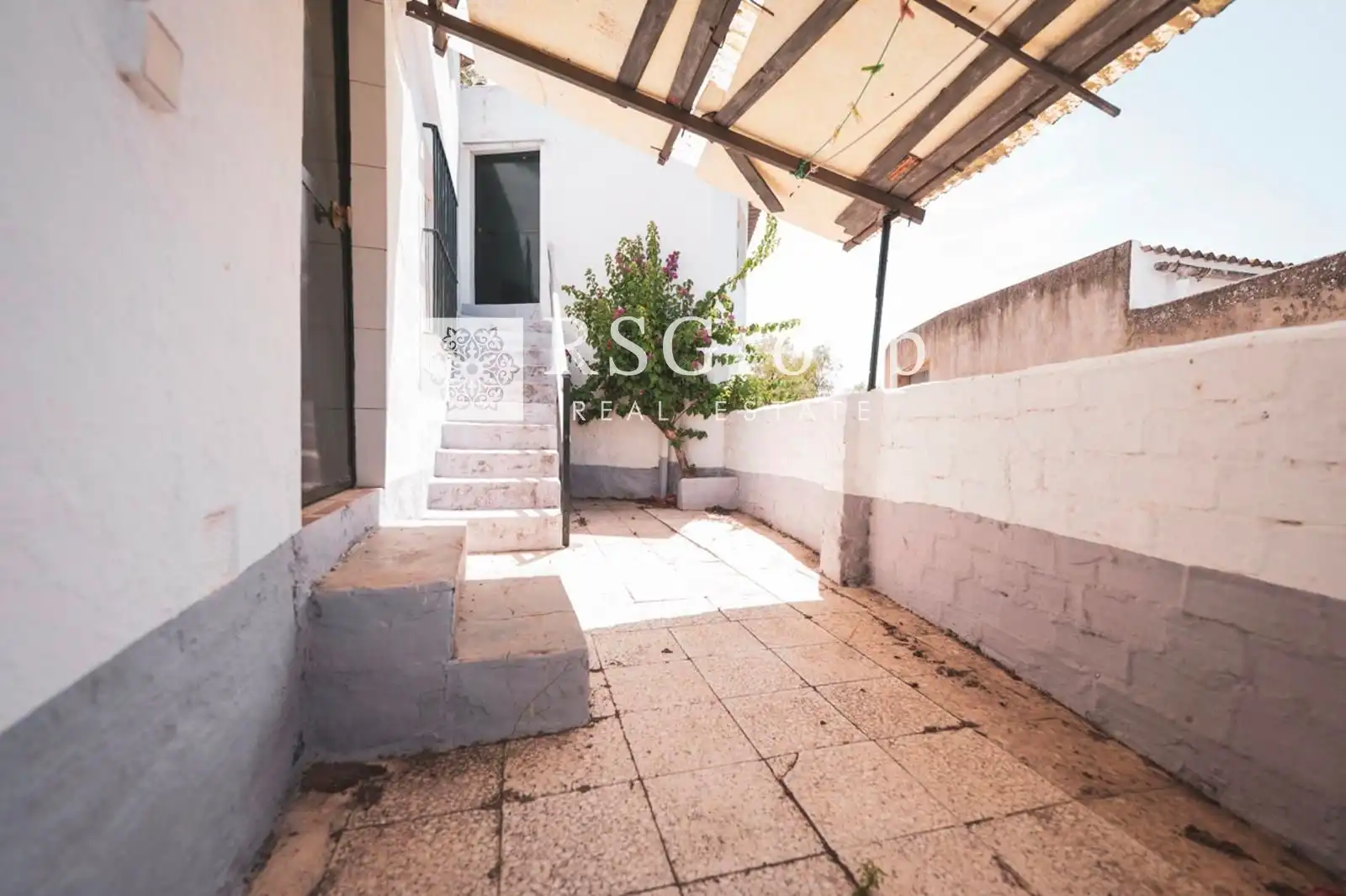 Vista exterior de Casa o chalet en venta en Cala con Piscina y Piscina comunitaria
