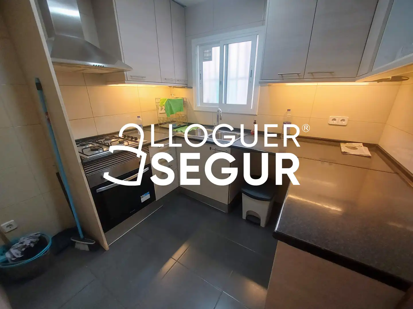 Cocina de Piso de alquiler en Barcelona con Calefacción y Terraza