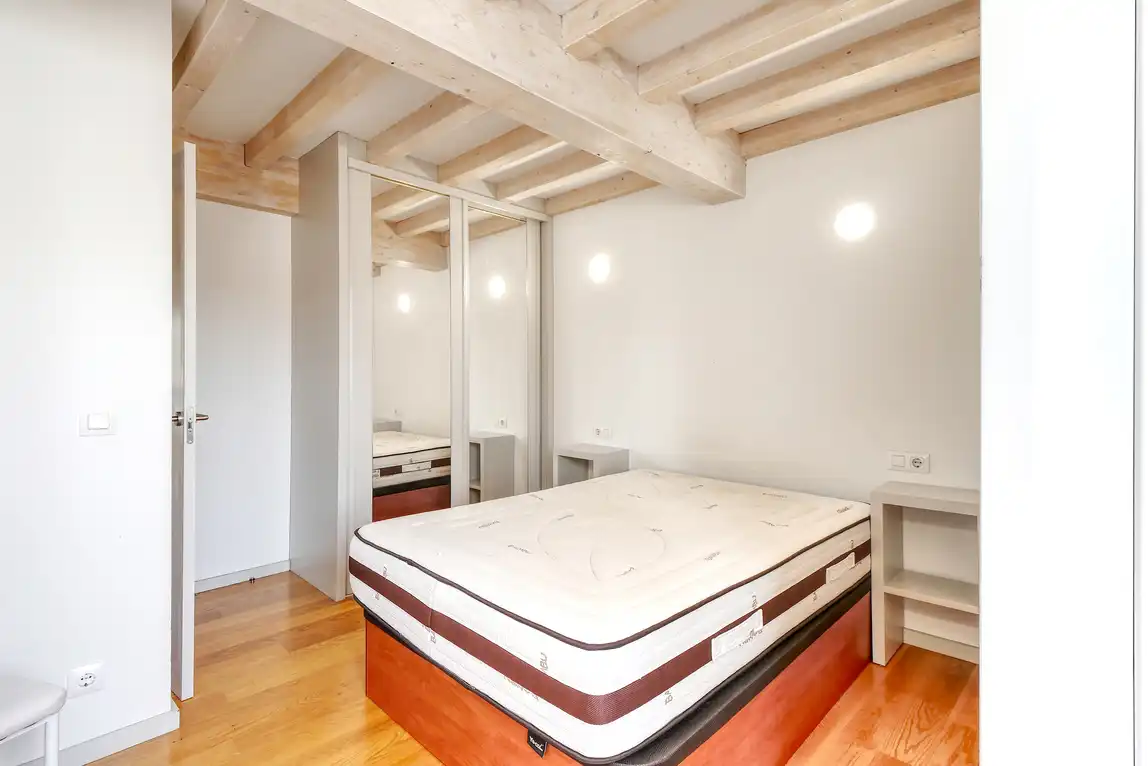 Bedroom of Flat for sale in Santiago de Compostela   with Storage room, Oven and Washing machine
