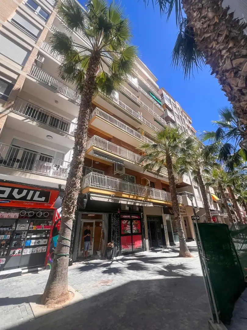 Außenansicht von Wohnungen zum Verkauf in Torrevieja mit Klimaanlage, Heizung und Terrasse
