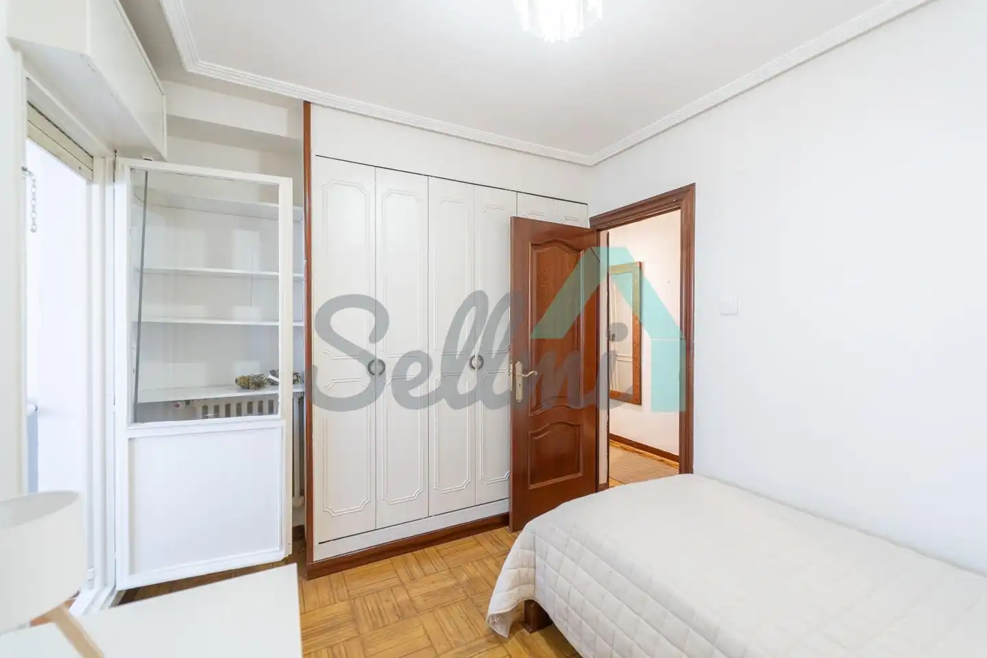 Schlafzimmer von Wohnung zur untervermieten in Oviedo  mit Heizung, Parkett und Terrasse
