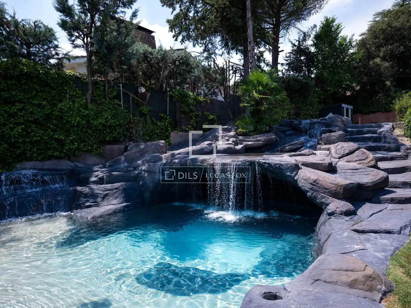 Swimming pool of Houses for rent in Madrid  with Air Conditioner, Heating and Private garden