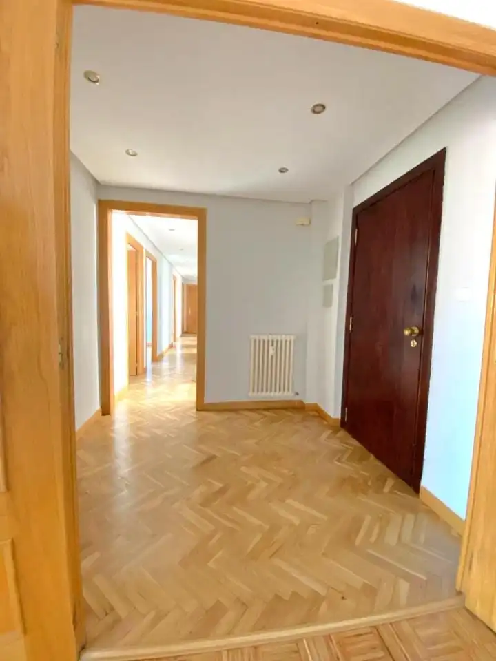 Pis en venda en León Capital  amb Calefacció, Parquet i Terrassa