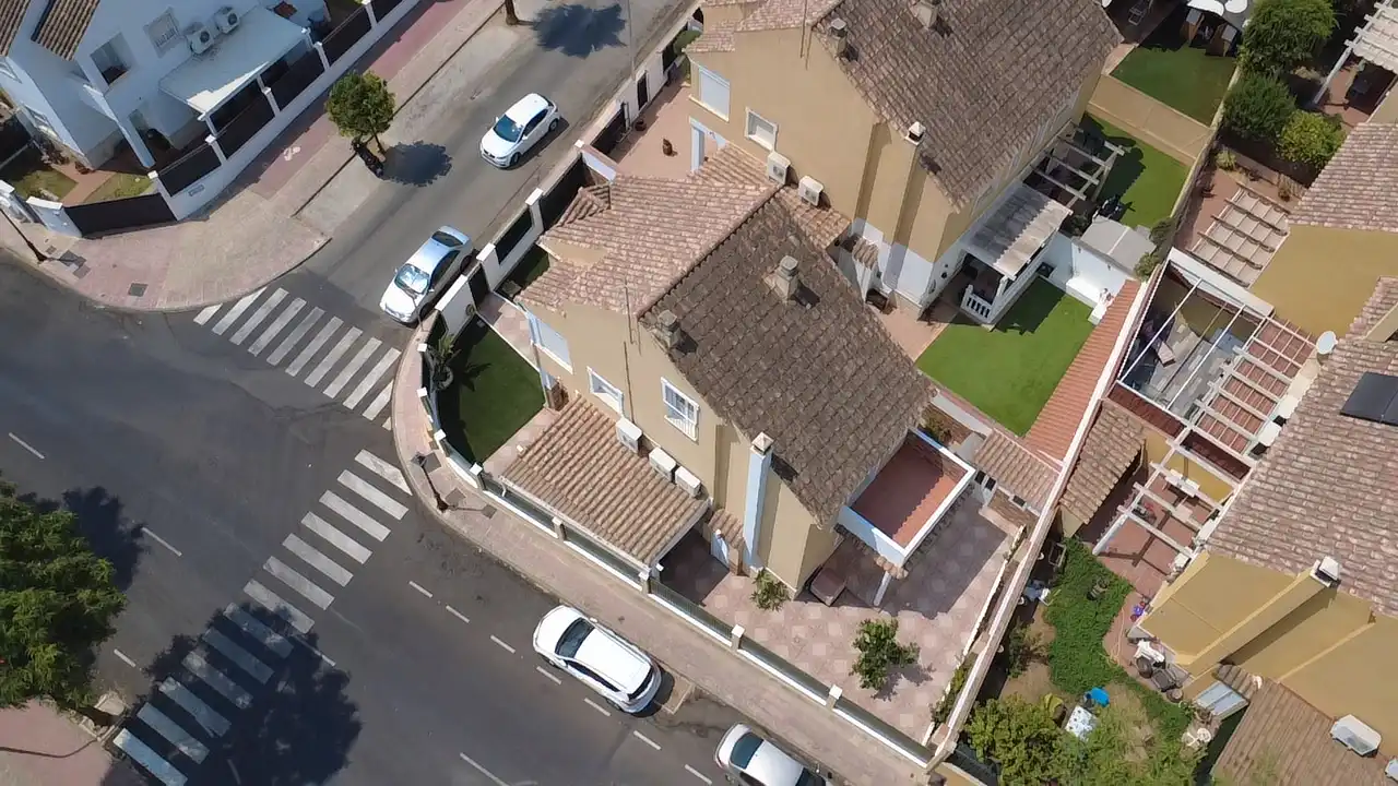 Vista exterior de Casa o xalet en venda en Espartinas amb Aire condicionat, Terrassa i Traster