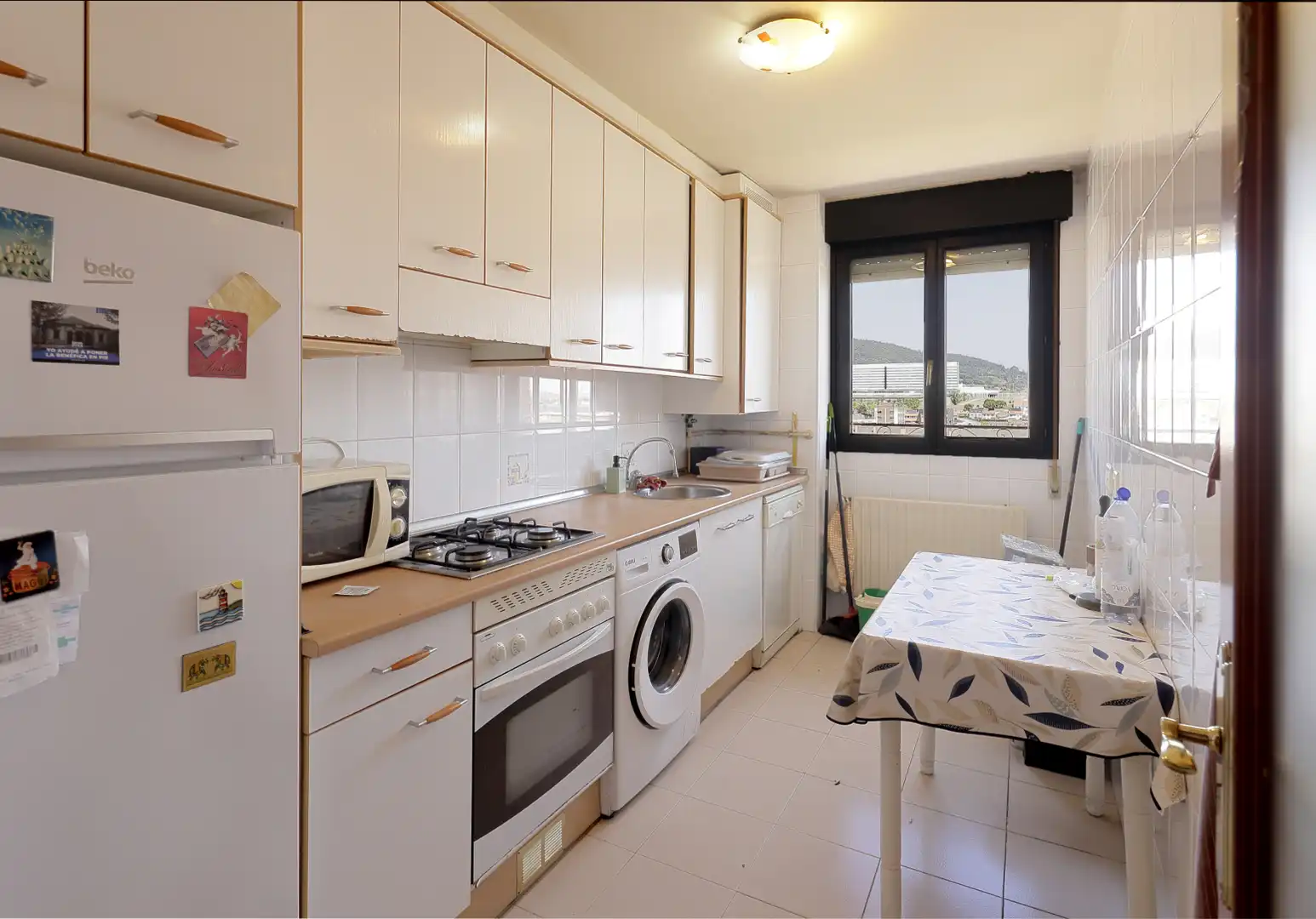 Cocina de Piso en venta en Oviedo  con Calefacción y Trastero