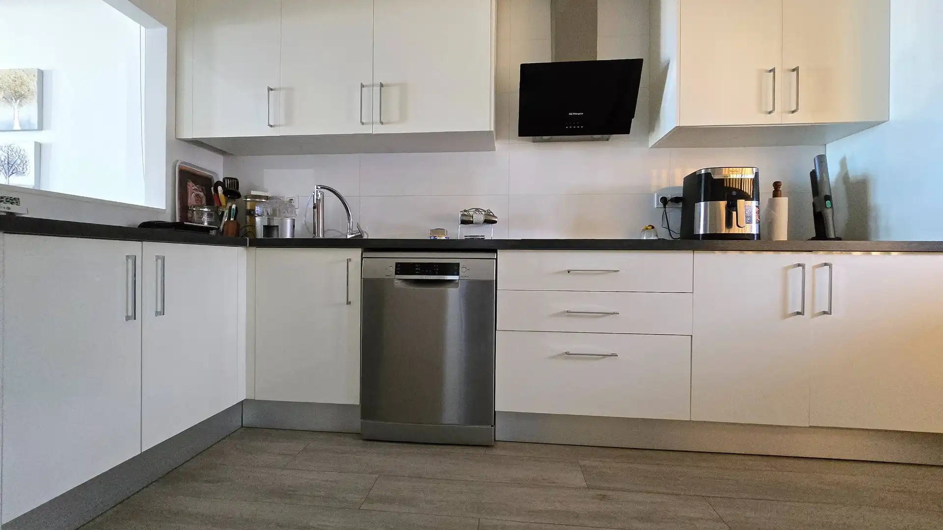 Cuina de Dúplex en venda en Manilva amb Aire condicionat, Jardí privat i Terrassa