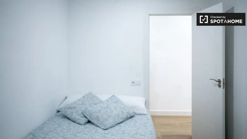 Bedroom of Flat for rent in Valencia  with Air Conditioner, Heating and Furnished