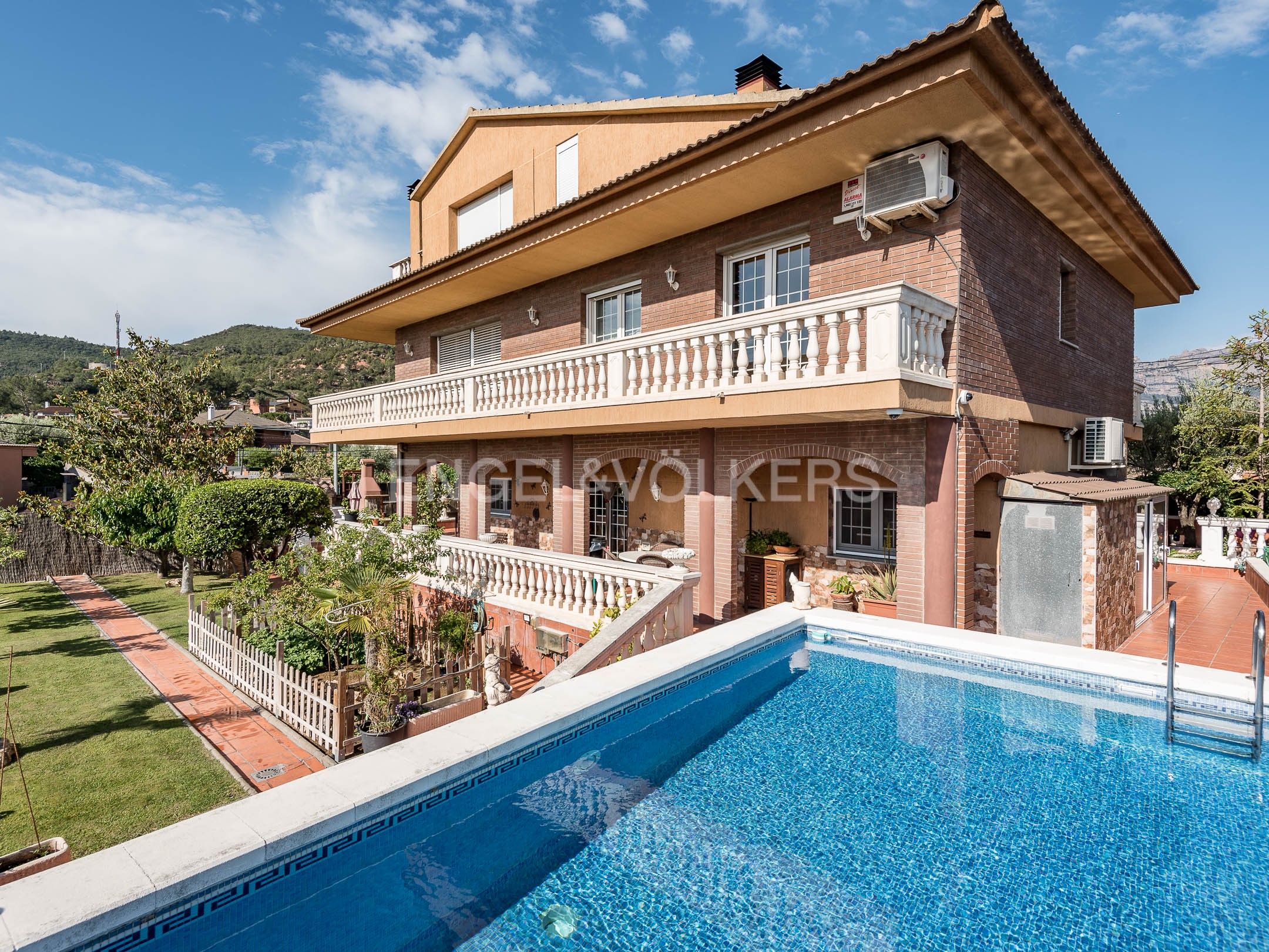 Exterior view of House or chalet for sale in Vacarisses  with Air Conditioner, Heating and Private garden