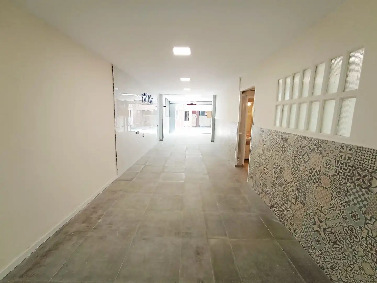 Local comercial de lloguer a Lluis Puigjaner 8