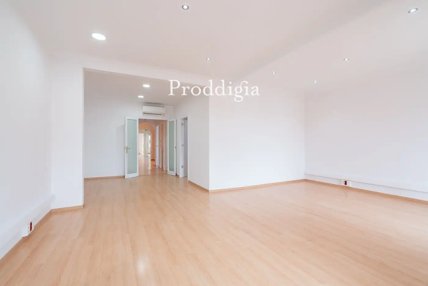 Office for rent in Barcelona  with Air Conditioner and Heating