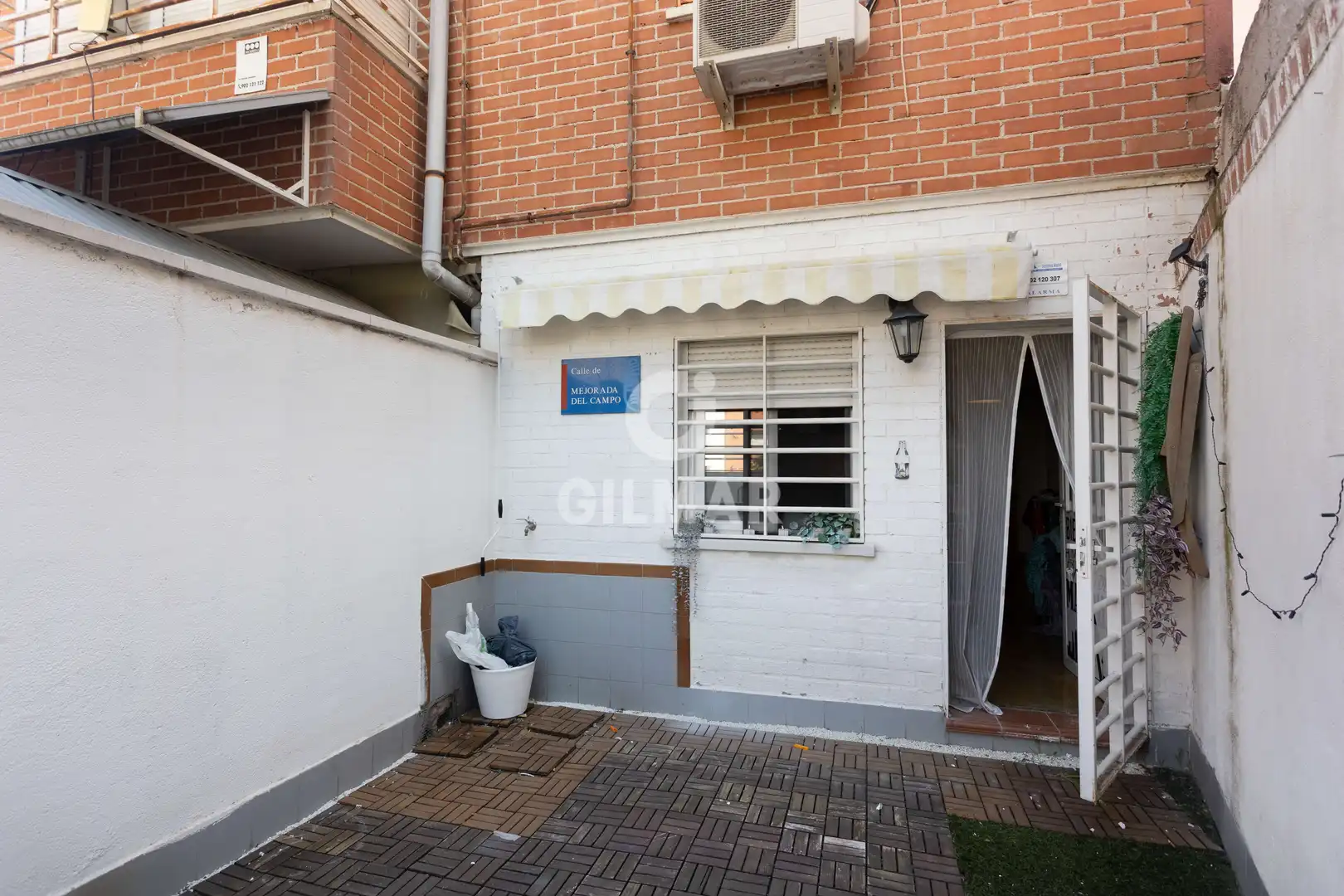 Vista exterior de Pis en venda en Madrid amb Calefacció i Balcó