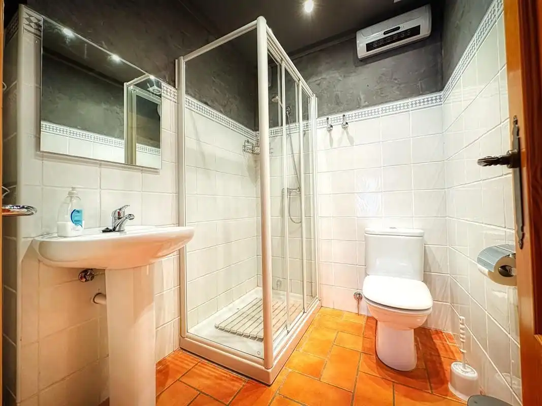 Baño de Casa o chalet en venta en La Vall de Laguar con Aire acondicionado, Calefacción y Jardín privado
